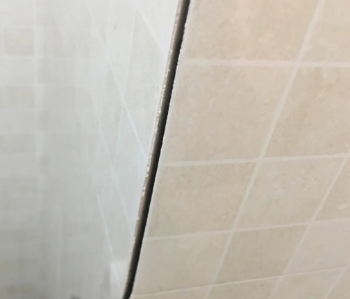 石楼瓷砖空鼓维修公司分享阳台瓷砖脱落的修复过程可以分为以下几个步骤